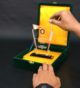 Plakat Akrilik 8mm UV Print Standing Double Layer Sudah Termasuk Exclusive Box