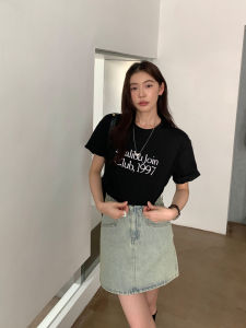 เสื้อยืดคอกลมแขนสั้นสีดำพิมพ์ลายตัวอักษร Halo Luu สำหรับผู้หญิง ทรงหลวม ทรงเข้ารูป ฤดูร้อน 2025 ใหม่ เสื้อผ้าทำงาน