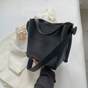 Large Capacity Versatile Commuter Womens Bag 2025 New Spring Summer Retro Bucket Handbag High Quality Single Shoulder Bag