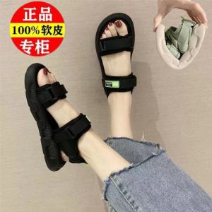 รองเท้าแตะผู้หญิงแบบลำลองสำหรับฤดูร้อนปี 2025 รองเท้าแตะชายหาดแบบมีพื้นนุ่มกันลื่น รองเท้าสำหรับนักเรียน ส้นแบน พื้นยาง สไตล์เกาหลี