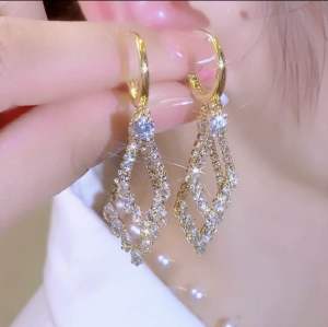 (Bebas beli 2 dapat bonus) H-Girl888 A150 Anting berlian geometri juntai original wanita Korea titanium