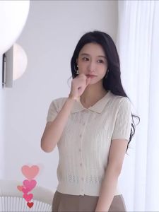 puella | Áo Thun Polo Cổ Trụ Tay Ngắn Kẻ Hở Len Mát