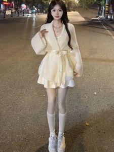 Bộ Ba Mảnh Áo Len Cardigan Dài Vừa Phải Phong Cách Hàn Quốc Váy Bánh Cỡ Lớn Áo Khoác Ngoài Váy Ngắn Quần Áo Làm Việc Mùa Đông