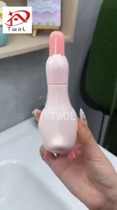 TWOL SHOP Multifunctional Cleaning Clip | Cute Duck Hair Clips Bathroom Sink Tweezers Garbage Clip - Stable Cleaner Tools Kitchen Bathroom Tongs Sweep Mop Cleaning Clip for Kitchen