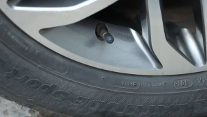 Universal Aluminum Car Styling Tunning Car Tire Valve Stem Cap Spike Shaped Metal Dust Covers Lid for Bicycle Motorcycle 4Pcs