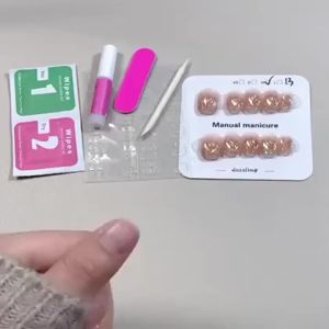 24 pieces of ins-style short press-on nails (square shape) paired with 1 piece of jelly glue and 1 nail file