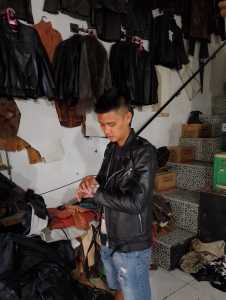 Jaket kulit ramones