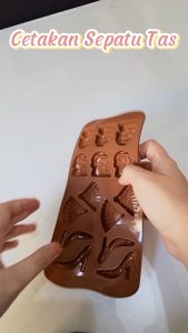 ALAT CETAKAN COKLAT AGAR AGAR PUDING ES BATU SEPATU TAS 14 GRID SERBAGUNA/BAHAN SILICONE TAHAN PANAS