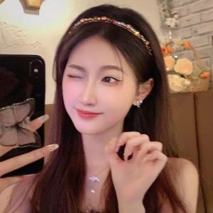 French Modern Elegant Shining Diamond Headband for Women 2023 New Arrival Exquisite Fancy Accessible Luxury Internet Celebrity Headband Hair Accessories Fashion