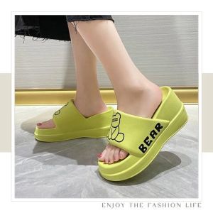 LHShoess คอลเลคชั่นใหม่ มาแรง รองเท้าแฟชั่นเสริมส้น สกรีนลายน้องหมี น่ารักขนาดนี้ ไม่มีได้ไง คอลเลคชั่นใหม่เอาใจสาวๆ มีมาให้เลือก 4 สี งานดีขนาดนี้ กดเล๊ยยย