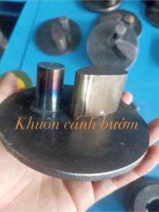 Khuôn uốn sắt mỹ thuật tạo cánh bướm
