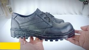 Sepatu Safety Boot NFC 103: Pelindung Besi Ujung Kaki & Bahan Kulit Warna Hitam
