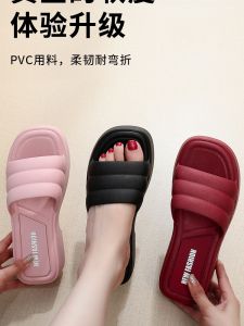 รองเท้าแตะส้นสูงสำหรับผู้หญิงในช่วงฤดูร้อน สวมใส่สบาย ดีไซน์ทันสมัย รองเท้าแตะแบบสวมส้นแบนหนา พื้นนุ่ม พื้นรองเท้า PVC