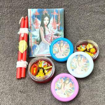 รูปจากผู้ขายบน Lazada: สีผึ้งมหาเสน่ห์นางพญาจิ้งจอกเก้าหาง แถมฟรีด้ายแดงเด่นเรื่องเมตตามหานิยม ตั้งราคา ฿75 ขายแล้ว 5 ชิ้น