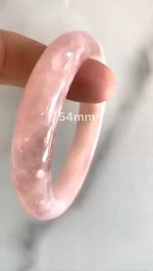 Vòng Thạch Anh Hồng Tự Nhiên Bản Hẹ Mới đẹp Ni 54mm Cao 12mm Dầy 8mm Màu Hồng tươi xinh bóng đẹp Nữ mệnh Hỏa mệnh Thổ tay vừa đeo 50kg - 54 kg chỉ có 850k/1 chiếc ạ