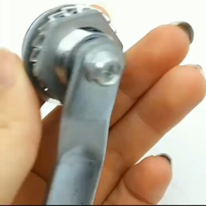 Khóa tủ kỹ thuật ngoài trời có nắp che chống bụi nước có 2 chìa khóa 4 cạnh (loại chìa khóa dùng chung)