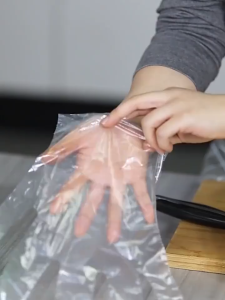 100PCS Disposable Plastic Glove Hygiene Restaurant Catering Home Glove Sarung Tangan Plastik 一次性手套