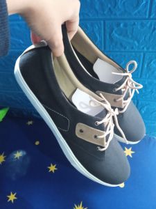 Sepatu model santai untuk pria dewasa