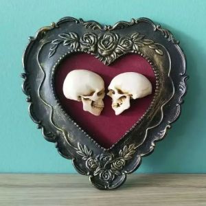 Framed Miniature Realistic Human Skulls Halloween Romantic Love Skeleton Decoration Heart-Shaped True Love Skull Ornament