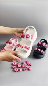Sandal nữ dép quai hậu nữ đế cao 6cm tặng kèm 14 sticker gấu LOSTSO màu đen trắng hồng DS-06 – MayTo