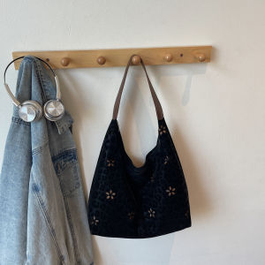 Retro Korean Style Tote Bag Hollow out Print Commuter Bag Medium Size Autumn Winter New Style Luxury Sensation Single Shoulder Bag