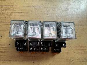 ขายเหมา4ชุด Relay พร้อมฐาน ยี่ห้อ Omron