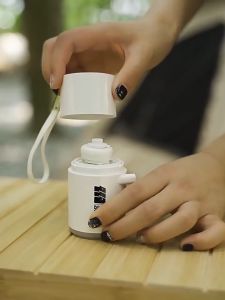 Máy bơm hơi tích điện mini cầm tay di động kiêm đèn chiếu sáng cho nệm hơi Bể bơi phao nổi giường hơi đa năng