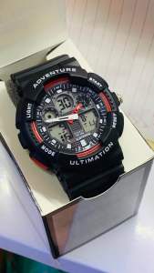 นาฬิกา : Submarine รุ่น: Adventure Ultimationนาฬิกาข้อมือแบบดิจิทัลมีฟังก์ชันจับเวลาและรีเซ็ตมีปุ่มไฟส่องสว่างหน้าปัดแสดงเวลาได้ทั้งแบบดิจิทัลและเข็มกันน้ำได้ที่ความลึก 50 เมตร