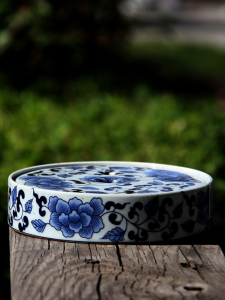 จานชงชาเซรามิกสีน้ำเงิน จานรองถ้วยชาทรงกลมสไตล์จีนโบราณ จานรองถ้วยชาเซรามิกแบบกลม