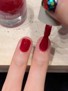 Long-Lasting Quick-Drying Rose Red Nail Polish Yellow Skin Lightening New Year Edition No Baking Required Two-Moons Water-Based Nail Polish