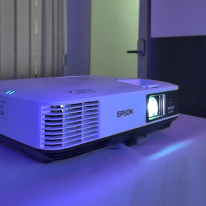 Epson EB-2265U Projector โปรเจคเตอร์ เชื่อมต่อไร้สาย 5500 Ansi Lumens WUXGA (Full HD 16:10 สำหรับหอประชุม/ห้องประชุมใหญ่/ห้องเรียน สู้แสง ร้านอาหาร คาเฟ่ ออกใบกำกับภาษีได้ ประกันศูนย์ 2 ปี)