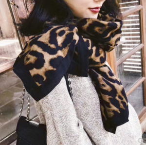 ผ้าพันคอไหมลายเสือดาวฤดูหนาวสำหรับผู้หญิง ผ้าคลุมไหล่แบบบาง ผ้าคลุมศีรษะ ผ้าคลุมไหล่ป้องกันแสงแดด ผ้าคลุมไหล่แบบยูนิเซ็กซ์ ผ้าคลุมไหล่แบบลำลอง