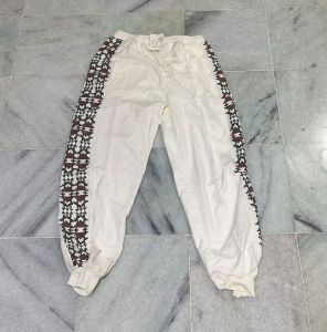 Celana training lari prioriti