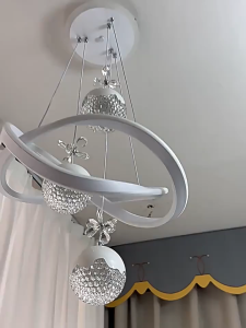 GEJIESE โคมไฟระย้า โคมไฟระย้าคริสตัล รีโมท 3 สี แบบโมเดิร์น LED ห้องอาหาร ของแต่งห้อง โคมไฟตกแต่ง ไฟห้องนอน โคมไฟเพดาน Crystal Chandelier