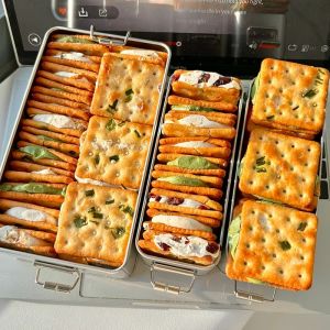 Delicious Green Onion Caramel Heart Biscuits Matcha Original Flavor Snacks Iron Box Packaging Crisp Biscuits from Fujian China