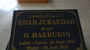 BATU NISAN DUDUKAN MUSLIM/NON MUSLIM BAHAN KERAMIK GRANITO TILE