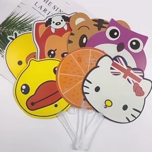 Quạt Nhựa Cầm Tay Cute Nhiều Hình - Giao Mẫu Ngẫu Nhiên