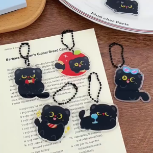 พวงกุญแจลูกแมวสีดำ สุ่มลาย พวงกุญแจอะคริลิคแมวน่ารัก จี้ตกแต่งกระเป๋า พร้อมส่งจากไทย