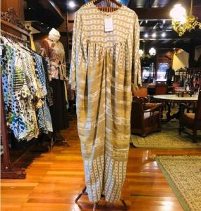 Grinza Kaftan by Dian Pelangi LIMITED EDITION Busana Muslim Baju Maxi Dress Gamis Abaya Gaun Outfit Busui Pesta Pernikahan Kondangan Casual Formal Wanita Hijaber Cantik Anggun Modis Modern Elegan Mewah Model Korea Terbaru Motif Batik Abstrak Kekinian