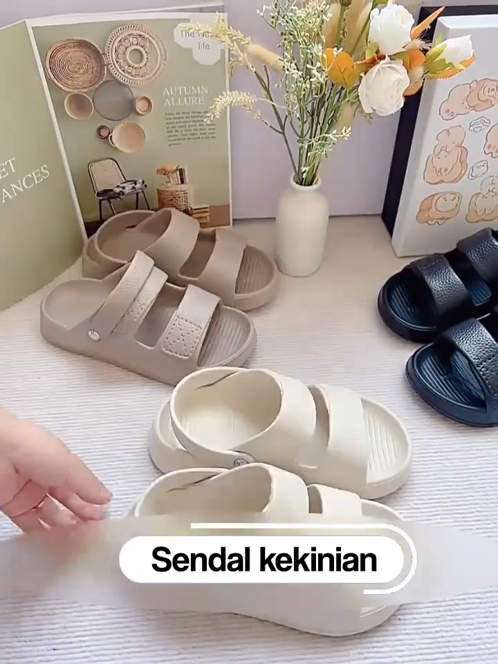 Sandal Pria Sendal Karet Rumahan Casual Sendal Laki Laki Sandal Pantai PVC Anti Selip dan Tidak Bau Baru untuk Pria