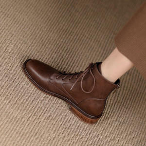 รองเท้าบู๊ตมาร์ตินหนังแท้สำหรับผู้หญิง ส้นแบน หัวมน ทรงสั้น สีดำ รองเท้าบู๊ตฤดูใบไม้ร่วง/ฤดูหนาว สำหรับผู้หญิง ทรงลำลอง สวมใส่สบาย