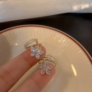 GL 18K GOLD Fashionable zircon flower minimalist design Earrings ES69611
