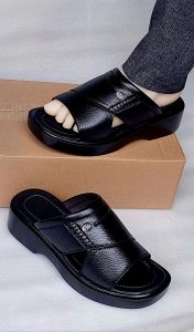 dép da bò trung niên  chất da mềm nhẹ đế cao 4 cm .