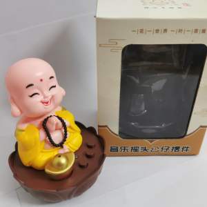 Tượng chú tiểu đầu gật gù gõ mõ tụng nhạc kinh phật giáo tiếng Phạn pin sạc USB có đèn nhấp nháy trang trí nhà và xe ô tô hoạt động thời gian lâu