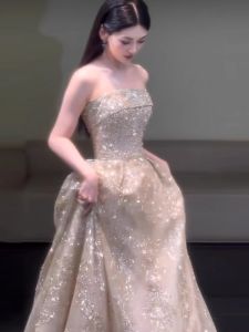 ชุดราตรีสุดหรูสำหรับผู้หญิง เดรสเจ้าหญิงแฟชั่นระดับไฮเอนด์ ผ้าคลุมไหล่ตกแต่งด้วยลูกปัด เดรสยาวคลุมเข่า วันเกิดวัย 18 ปี งานแต่งงาน