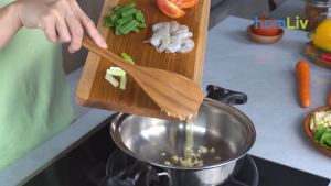 homLiv Sutil Kayu Jati Premium 28 Cm Kaira Teak Wood Alat Masak Food Grade