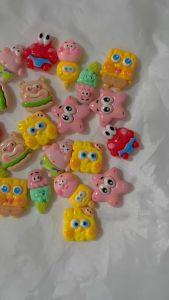 [FREE SHIP] Crocs Jibbitz Sticker gắn dép nhân vật hoạt hình Bọt Biển dễ thương - Có Nút Gắn