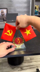 Cờ gắn xe ô tô Vạn Dặm Bình An cờ Việt Nam để taplo xe ô tô và bàn làm việc tặng kèm nước hoa