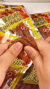 【君仔】素火爆鸡筋 面制品辣条面筋8090年代儿时经典 中国着名牌子 18g