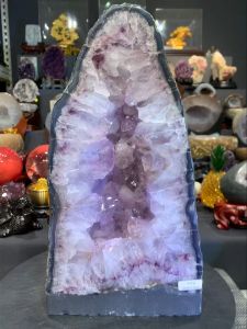 14.4kg 紫晶洞 Amethyst Geode 🔮 深蓝玛瑙边 Deep Blue Agate edge✅ 晶体带有黄胶花✅ Yellow Hematoid ✅ Johor Bahru 区可自行取货或邮寄服务